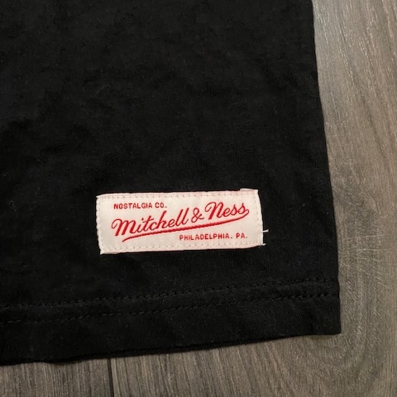 Mitchell & Ness Los Angeles Lakers Iridescent T-Shirt NWT - Picture 5 of 6